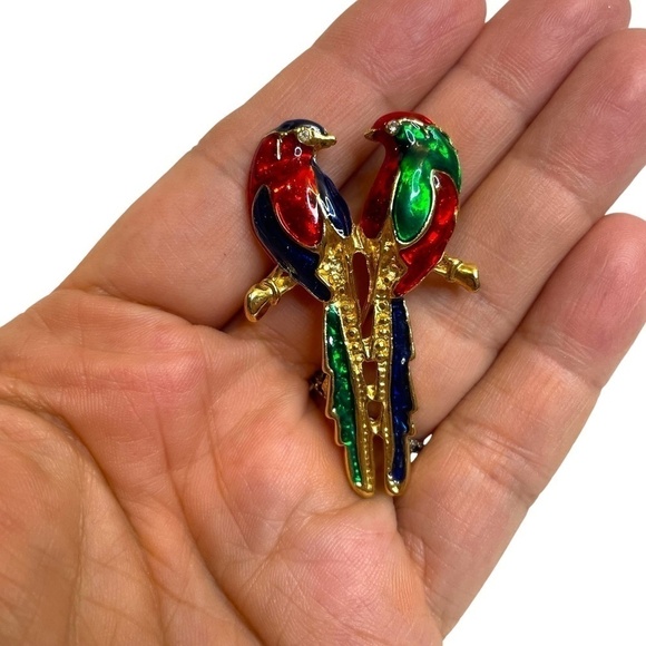 Vintage Macaw Parrot Pin Colourful Bird Enamel Brooch Exotic 🤍 - Picture 2 of 5